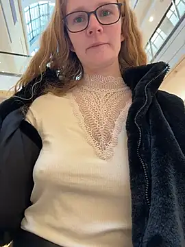 Bikergirl 97 online show from 11, 11, 2025