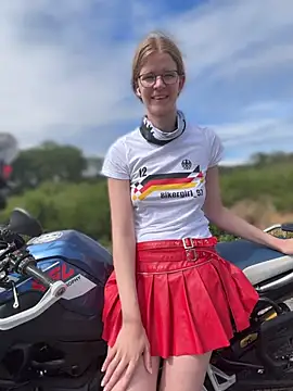 Bikergirl 97 online show from 17, 6, 2026