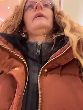 Bikergirl 97 online show from 2, 12, 2025