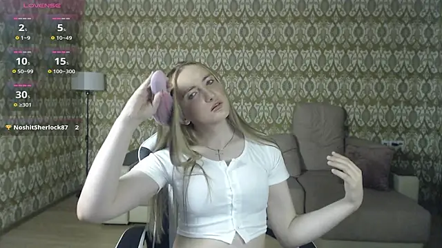 Snapshot of Vi_Luxy chatting on 25, 4, 2026 Vi Luxy online show from 25, 4, 2026