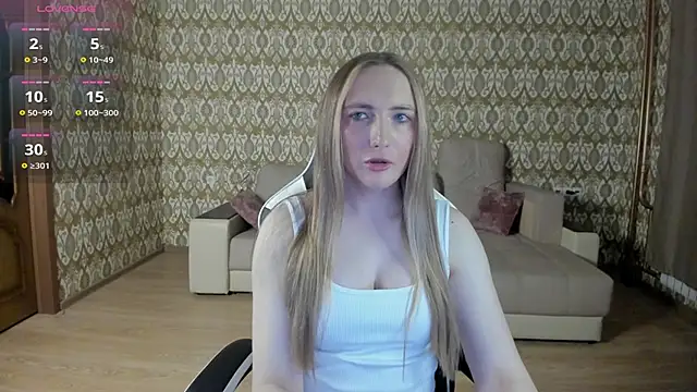 Snapshot of Vi_Luxy chatting on 6, 5, 2026 Vi Luxy online show from 6, 5, 2026