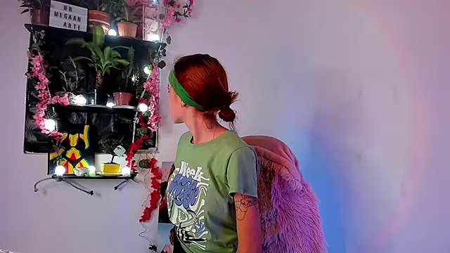 megaanGilr online show from 12, 9, 2025
