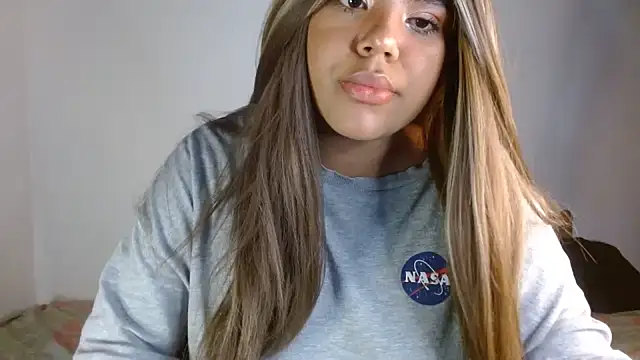 Snapshot of samantha-pettie chatting on 1, 10, 2025 samantha-pettie online show from 1, 10, 2025