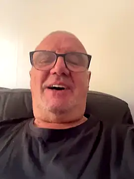 Snapshot of mke1874 chatting on 18, 10, 2025 mke1874 online show from 18, 10, 2025