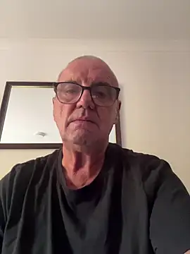 Snapshot of mke1874 chatting on 15, 10, 2025 mke1874 online show from 15, 10, 2025