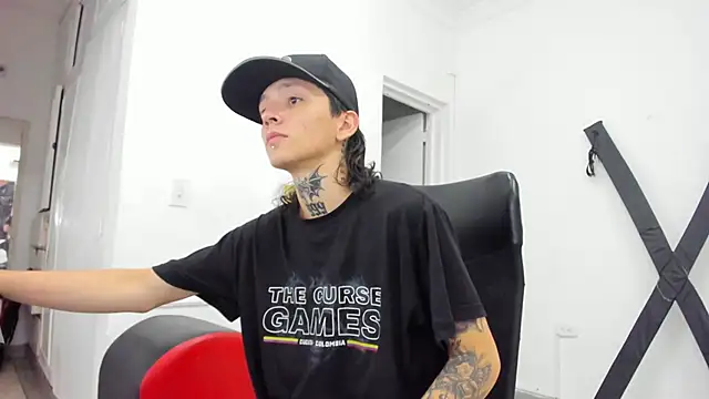 StraightBoy Nick online show from 13, 4, 2026