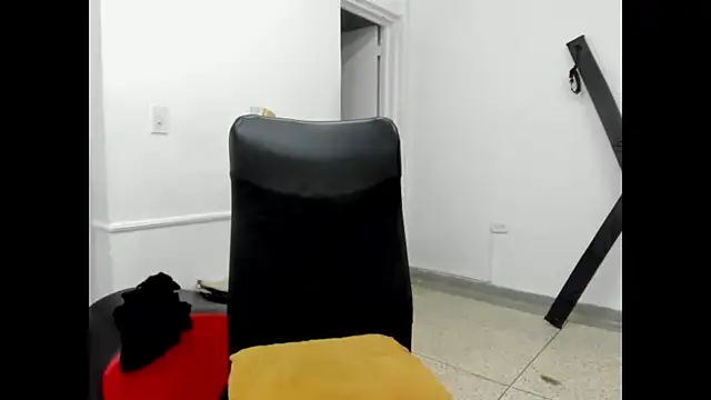 StraightBoy Nick online show from 21, 4, 2026