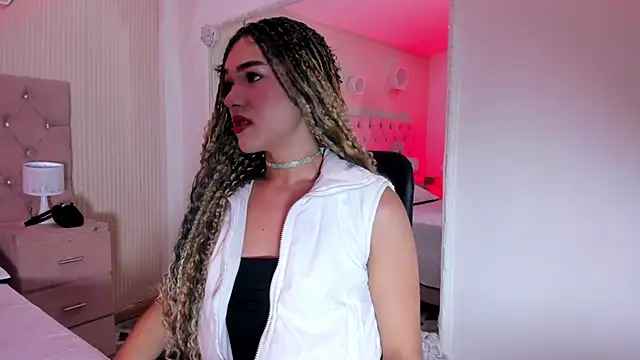 Snapshot of MarilynDupont chatting on 22, 10, 2025 MarilynDupont online show from 22, 10, 2025