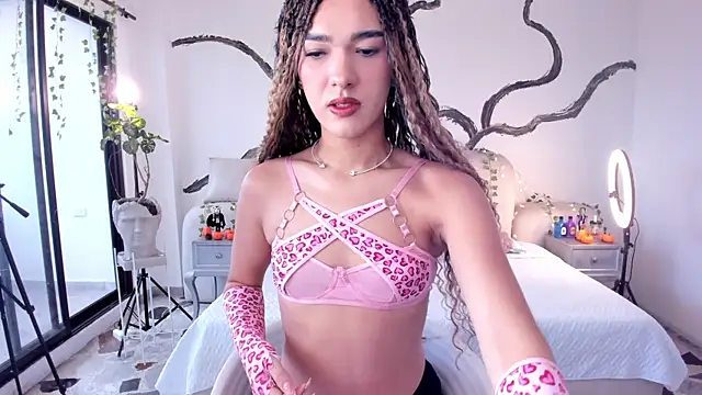 Snapshot of MarilynDupont chatting on 24, 10, 2025 MarilynDupont online show from 24, 10, 2025