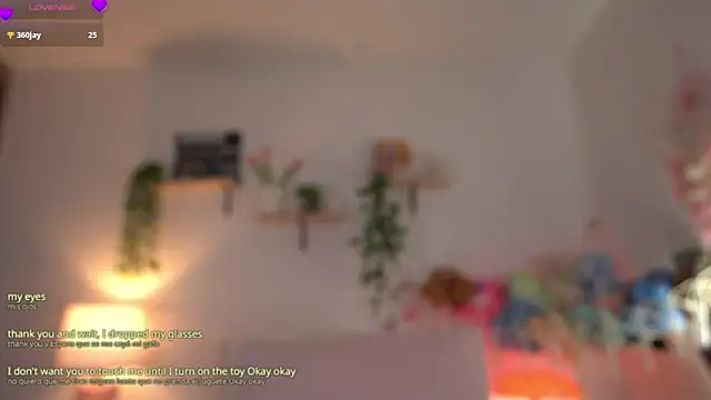Snapshot of violeth____ chatting on 18, 5, 2026 violeth online show from 18, 5, 2026