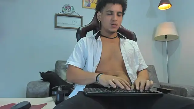 Xfire boy69 online show from 4, 12, 2025