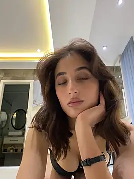 Snapshot of AriaXFlirt chatting on 4, 11, 2025 AriaXFlirt online show from 4, 11, 2025