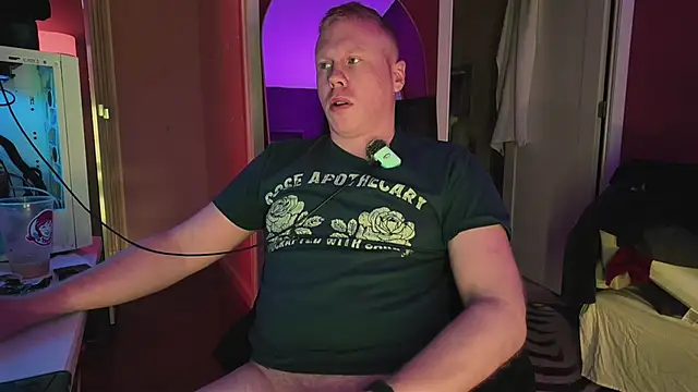 Snapshot of twunkdean chatting on 25, 5, 2026 twunkdean online show from 25, 5, 2026