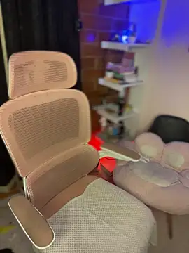 Dannaa Lovs online show from 31, 10, 2025