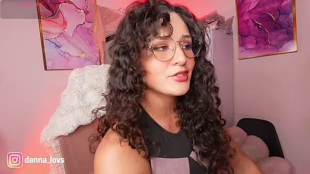 Dannaa Lovs online show from 13, 4, 2026