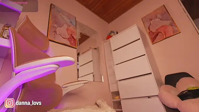 Dannaa Lovs online show from 22, 10, 2025