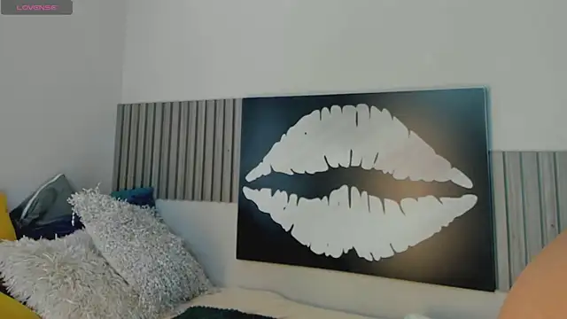 Snapshot of Blue_Sixx chatting on 11, 10, 2025 Blue Sixx online show from 11, 10, 2025