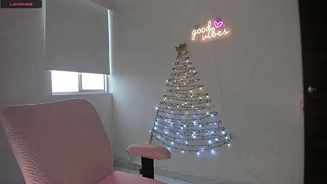 Esmeralda Sims online show from 1, 12, 2025