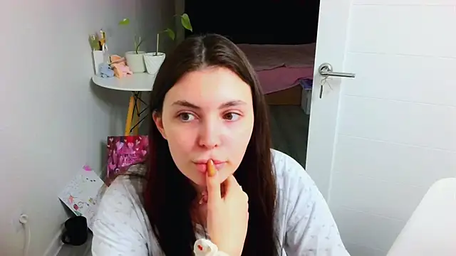peachyness online show from 28, 7, 2026
