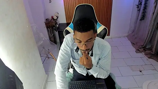 Darwin mayo online show from 7, 11, 2025