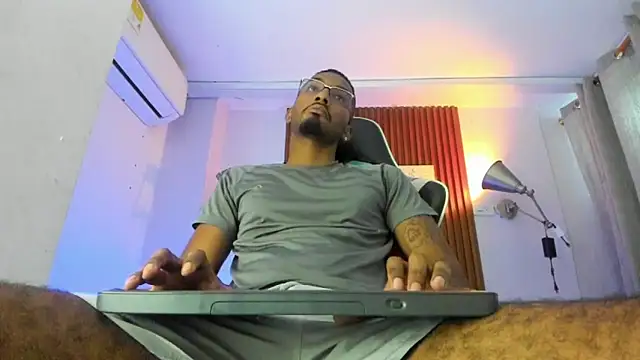 Darwin mayo online show from 25, 4, 2026