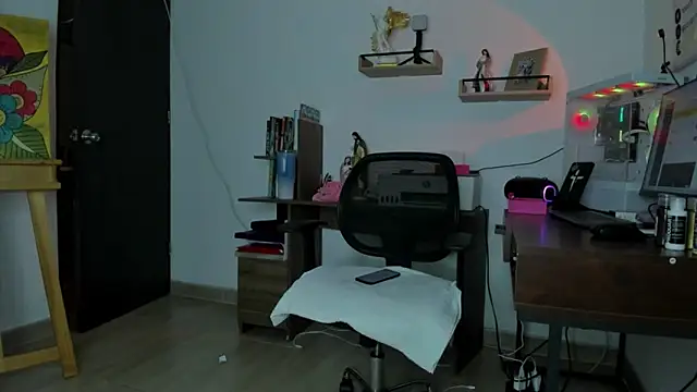 Snapshot of lady_sophie chatting on 14, 10, 2025 lady sophie online show from 14, 10, 2025