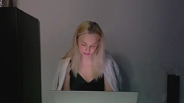 Snapshot of Lia_noo_regrets chatting on 3, 5, 2026 Lia noo regrets online show from 3, 5, 2026