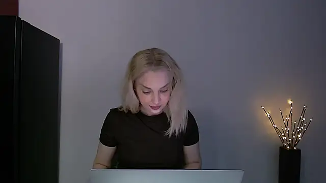 Snapshot of Lia_noo_regrets chatting on 30, 5, 2026 Lia noo regrets online show from 30, 5, 2026