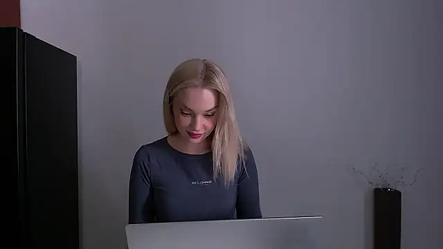 Snapshot of Lia_noo_regrets chatting on 31, 5, 2026 Lia noo regrets online show from 31, 5, 2026