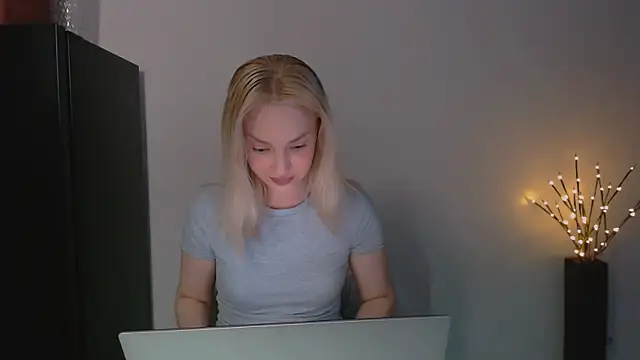 Snapshot of Lia_noo_regrets chatting on 12, 5, 2026 Lia noo regrets online show from 12, 5, 2026