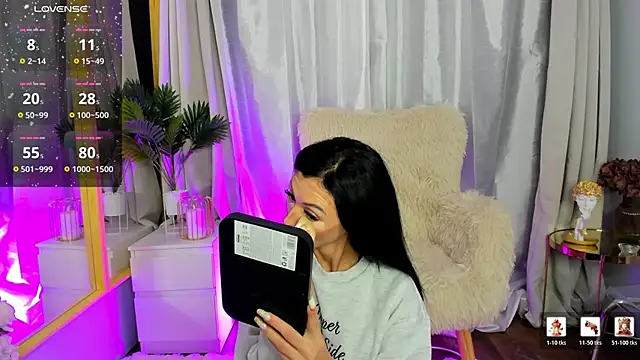 ParissHiltonX online show from 19, 1, 2026