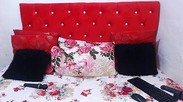 Snapshot of GoldSnowXxX chatting on 1, 12, 2025 GoldSnowXxX online show from 1, 12, 2025