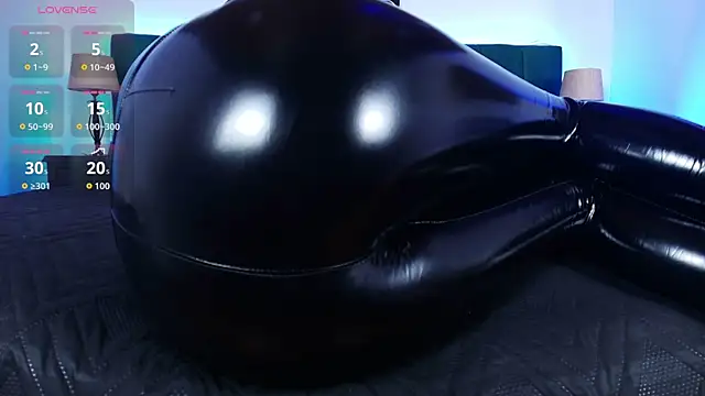 Alisse Moore online show from 10, 10, 2025