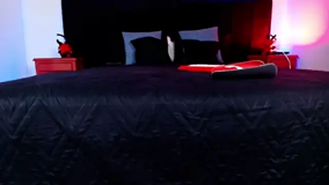 Alisse Moore online show from 17, 4, 2026