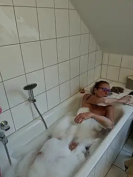 HotWifeLyn68 online show from 11, 1, 2026