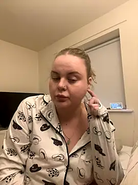 IslaMae online show from 19, 11, 2025