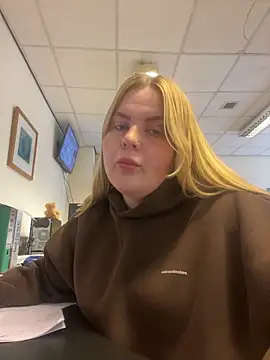 IslaMae online show from 25, 3, 2026