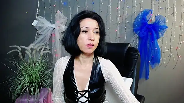 Snapshot of CameronEnns chatting on 6, 11, 2025 CameronEnns online show from 6, 11, 2025