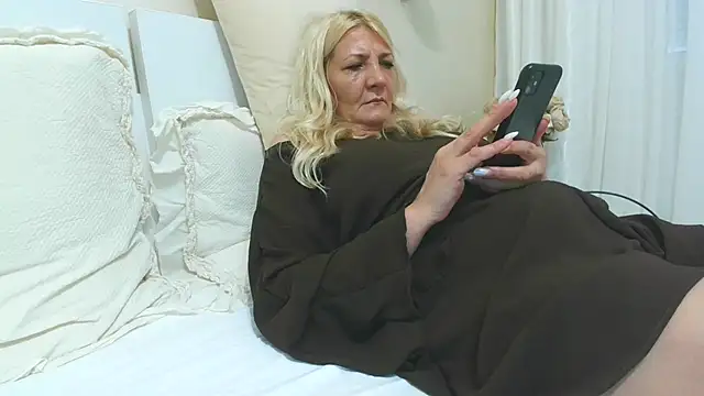 Snapshot of ButterflyBlondie chatting on 28, 5, 2026 ButterflyBlondie online show from 28, 5, 2026
