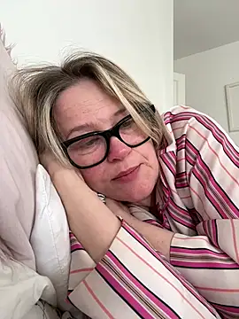 SuzieSub online show from 26, 3, 2026