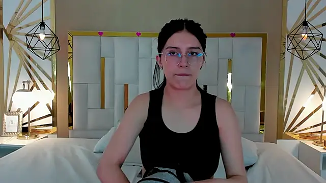 Snapshot of maddy_jaclsonw chatting on 18, 10, 2025 maddy jaclsonw online show from 18, 10, 2025