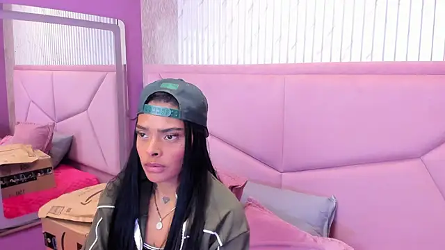 Snapshot of EmmaEbony_ chatting on 3, 5, 2026 EmmaEbony online show from 3, 5, 2026