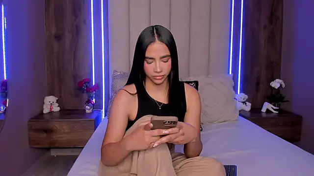 LucySalvatore  online show from 28, 3, 2026