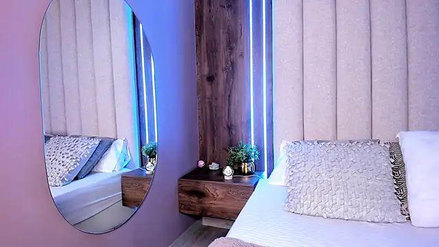 LucySalvatore  online show from 26, 11, 2025