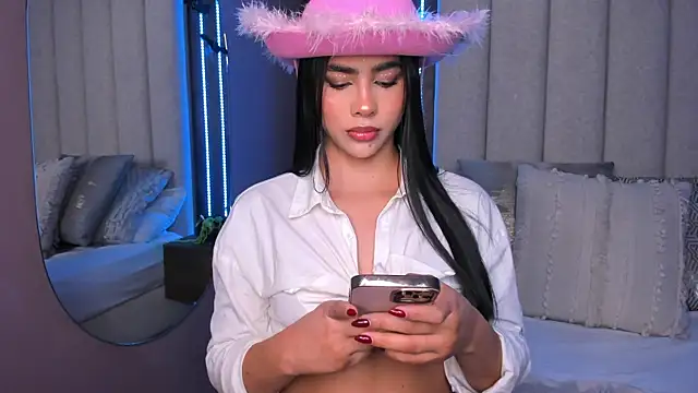 LucySalvatore  online show from 31, 10, 2025