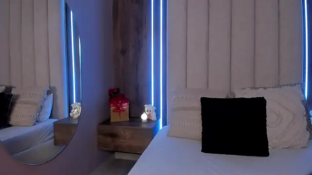 LucySalvatore  online show from 10, 4, 2026