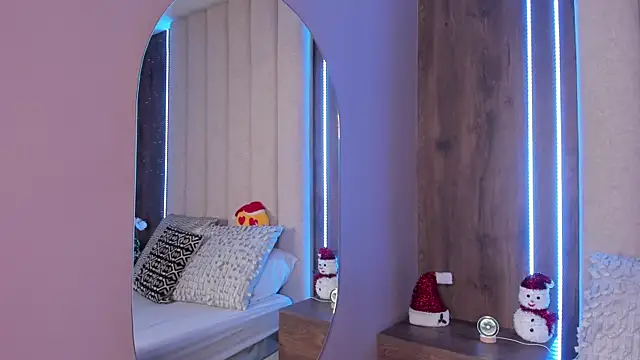 LucySalvatore  online show from 16, 12, 2025