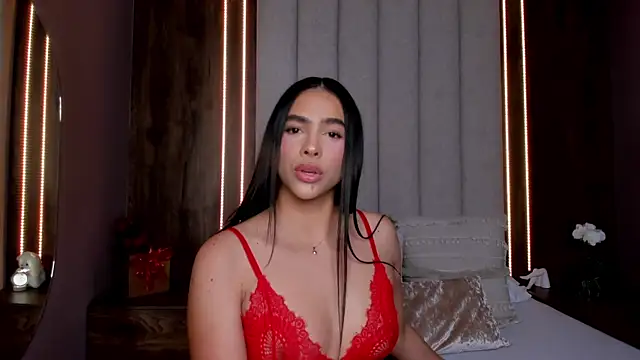 Snapshot of LucySalvatore_ chatting on 15, 5, 2026 LucySalvatore online show from 15, 5, 2026