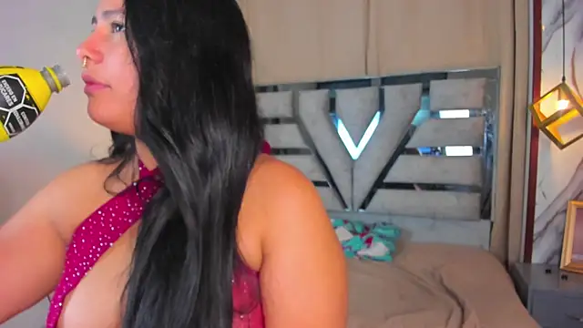 Snapshot of SamaelAndLilitt chatting on 7, 5, 2026 SamaelAndLilitt online show from 7, 5, 2026
