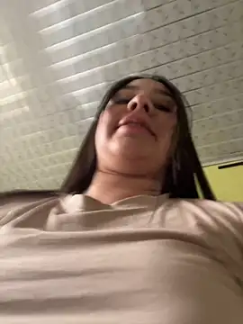Snapshot of BELLAALEJA chatting on 3, 10, 2025 BELLAALEJA online show from 3, 10, 2025